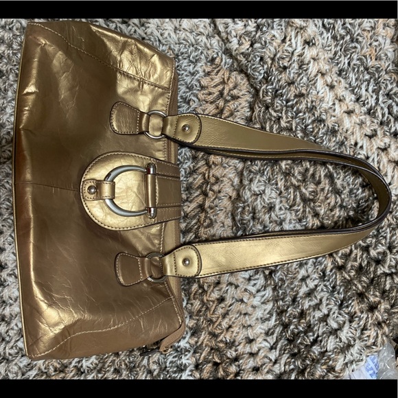 Gold shoulder bag. In great shape - Picture 3 of 11